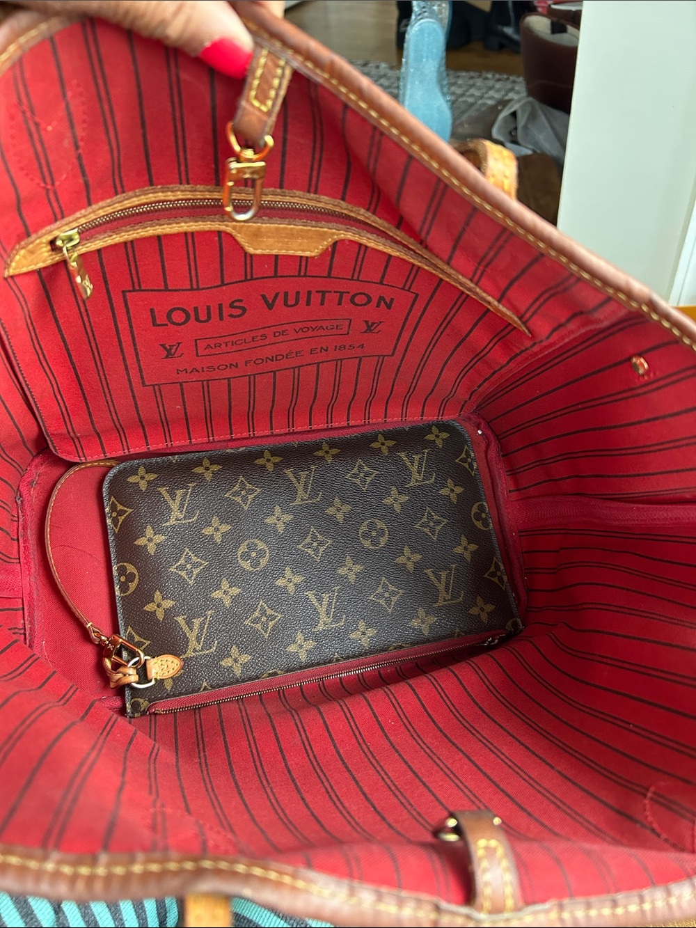 Louis Vuitton Monogram Canvas Tote and Pouch in Brown with Tan Trim - Picture 3 of 5